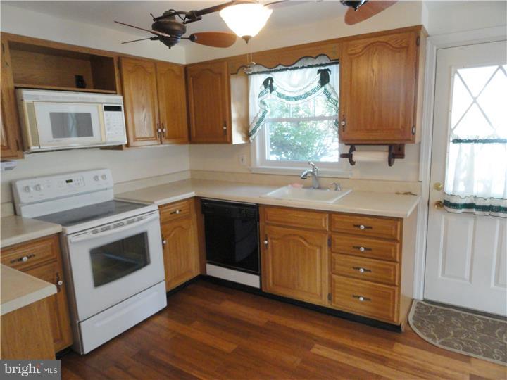 809 Bluebell Road Warminster, PA 18974 - Photo 10 of 23 Gallery Image 10