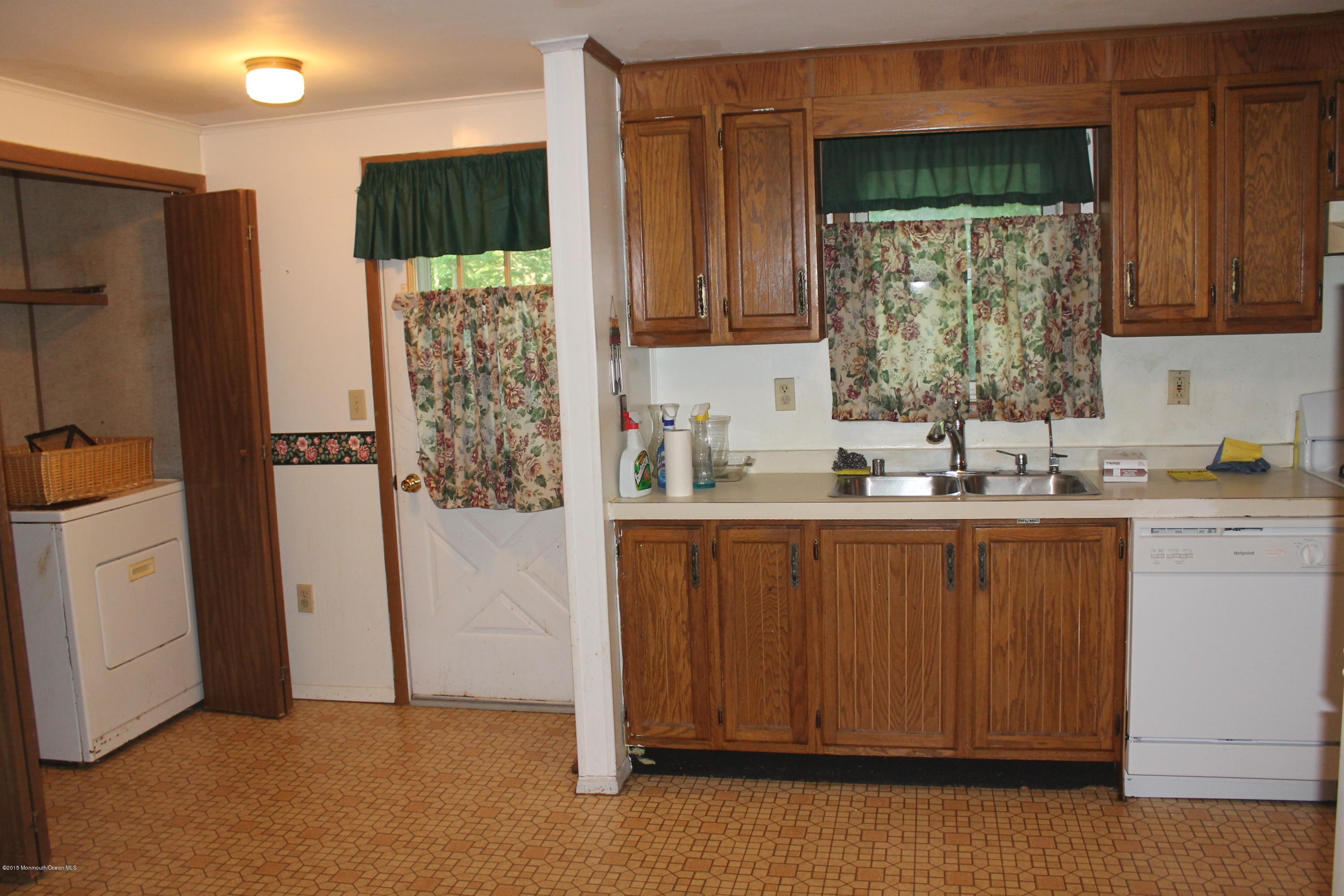 185 Cedar Swamp Road Jackson, NJ 08527 - Photo 11 of 36 a kitchen with a refrigerator and a sink