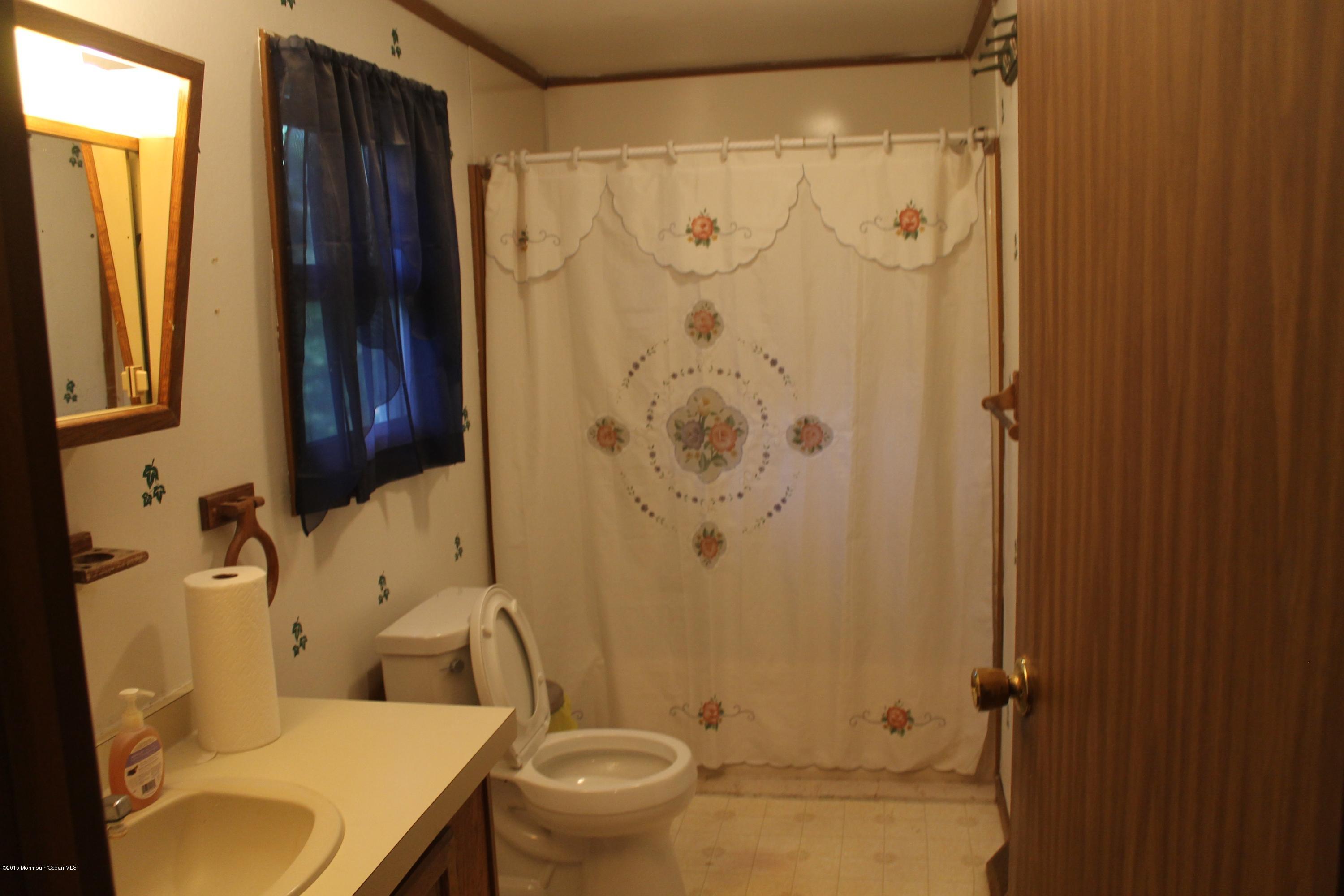 185 Cedar Swamp Road Jackson, NJ 08527 - Photo 31 of 36 a bathroom with a toilet and shower