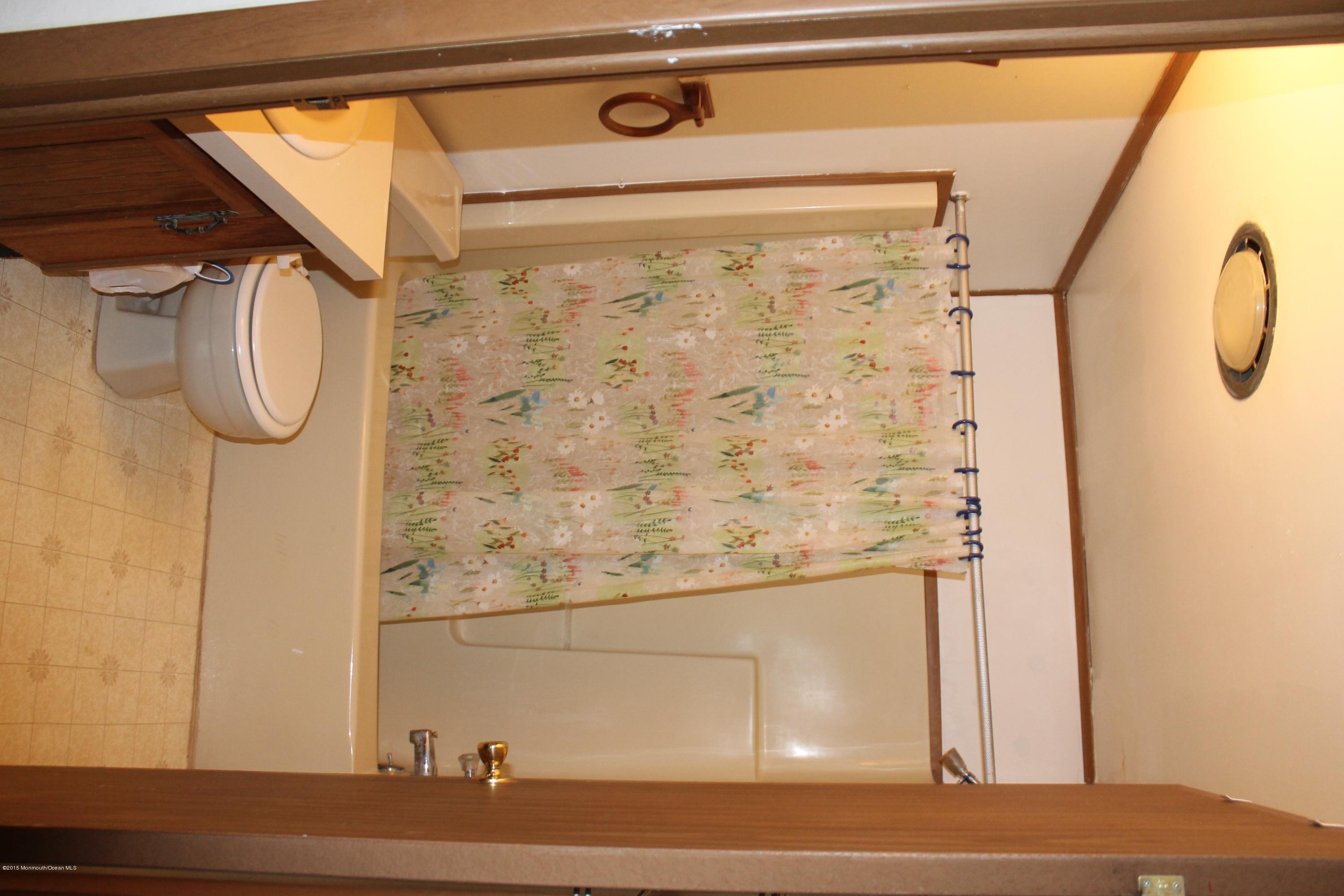 185 Cedar Swamp Road Jackson, NJ 08527 - Photo 32 of 36 a bathroom with a shower
