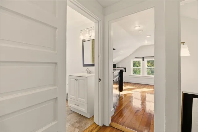 $2,100 | 31 Bayside Avenue, Unit 4, Newport, RI 02840