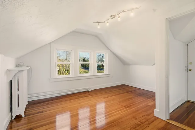 $2,100 | 31 Bayside Avenue, Unit 4, Newport, RI 02840