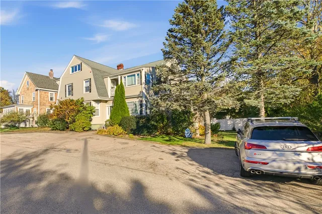 $2,100 | 31 Bayside Avenue, Unit 4, Newport, RI 02840