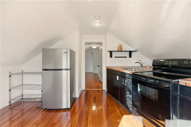 $2,100 | 31 Bayside Avenue, Unit 4, Newport, RI 02840