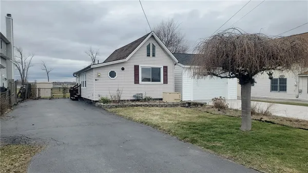 $2,400 | 2331 Edgemere Drive, Greece, NY 14612