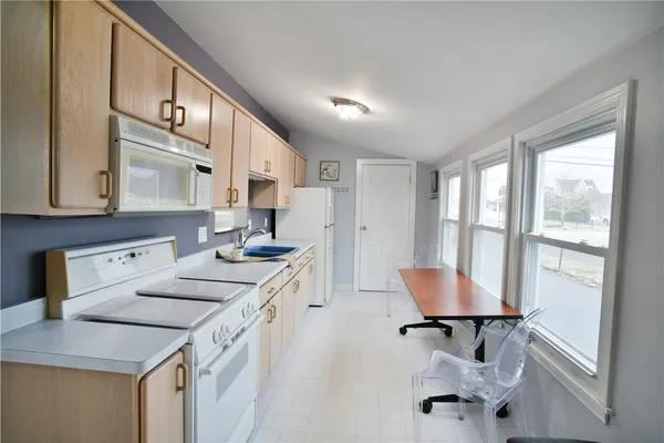 $2,400 | 2331 Edgemere Drive, Greece, NY 14612