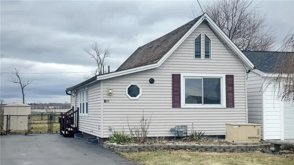 $2,400 | 2331 Edgemere Drive, Greece, NY 14612