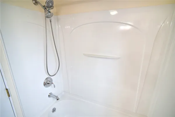 $2,400 | 2331 Edgemere Drive, Greece, NY 14612