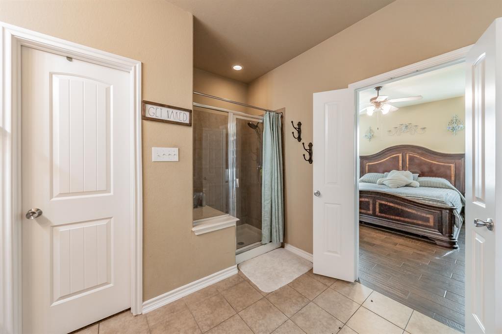 5112 Leeray Road Fort Worth, TX 76244 - Photo 20 of 34 a bathroom with a tub and shower