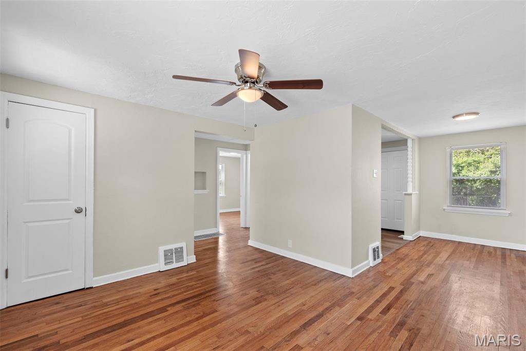 4717 Roxie Street St. Louis, MO 63121 - Photo 5 of 39 Gallery Image 5