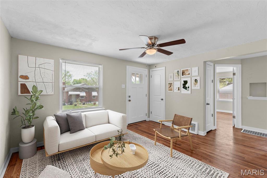 4717 Roxie Street St. Louis, MO 63121 - Photo 6 of 39 Gallery Image 6