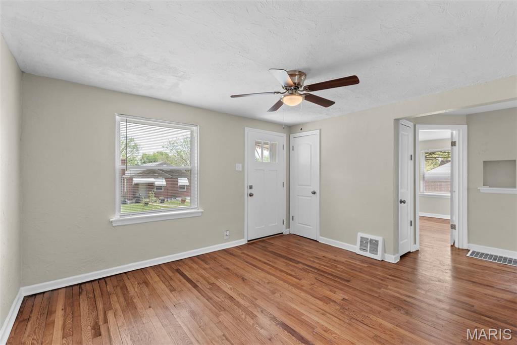 4717 Roxie Street St. Louis, MO 63121 - Photo 7 of 39 Gallery Image 7