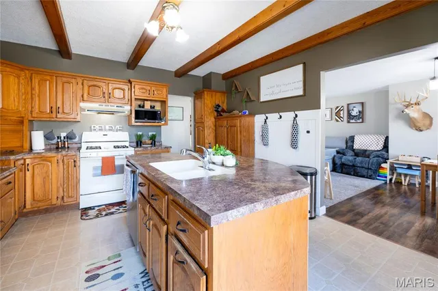 $153,500 | 402 East Allen Avenue, Witt, IL 62094