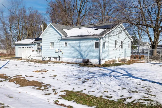 $153,500 | 402 East Allen Avenue, Witt, IL 62094