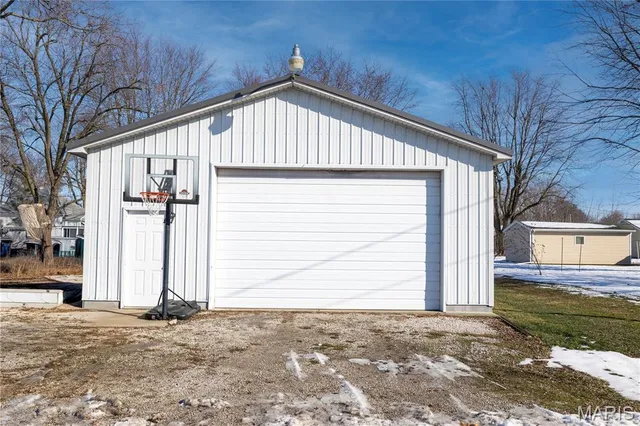 $153,500 | 402 East Allen Avenue, Witt, IL 62094