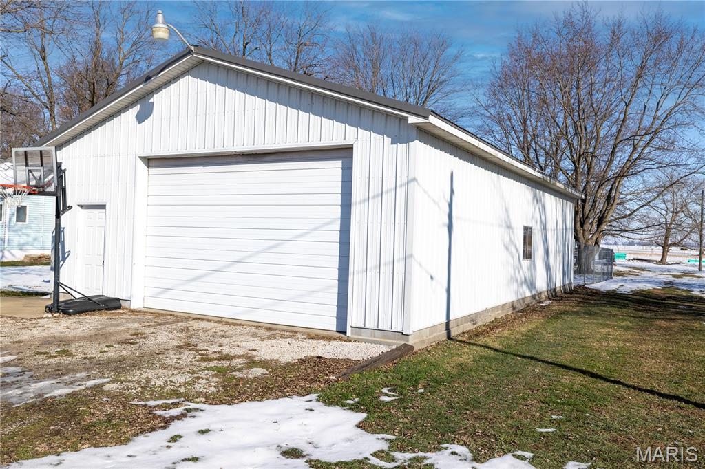 402 East Allen Avenue Witt, IL 62094 - Photo 9 of 37