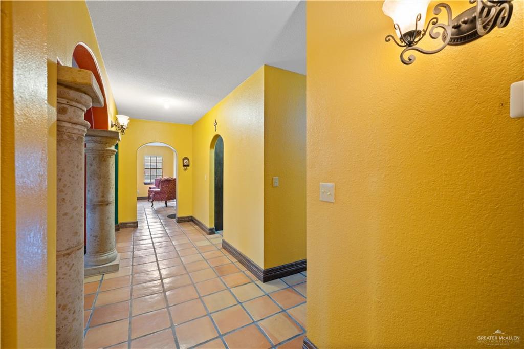 610 North Texas Street Rio Grande City, TX 78582 - Photo 11 of 23