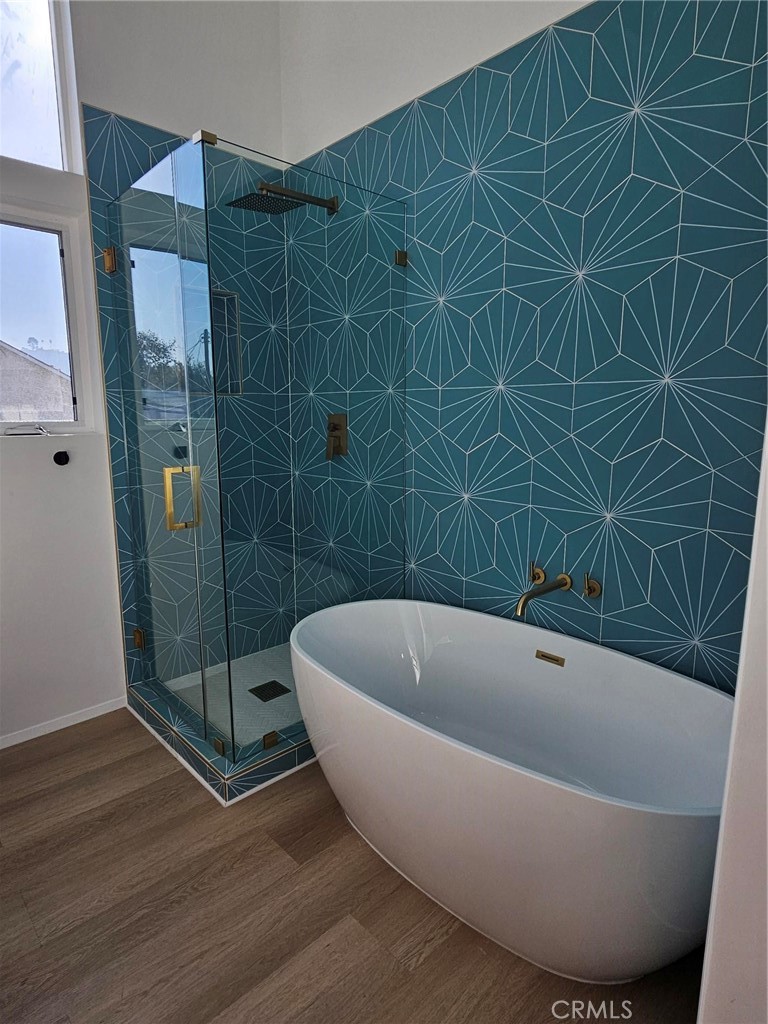 720 San Pascual Avenue Los Angeles, CA 90042 - Photo 17 of 20 a white bath tub sitting next to a shower