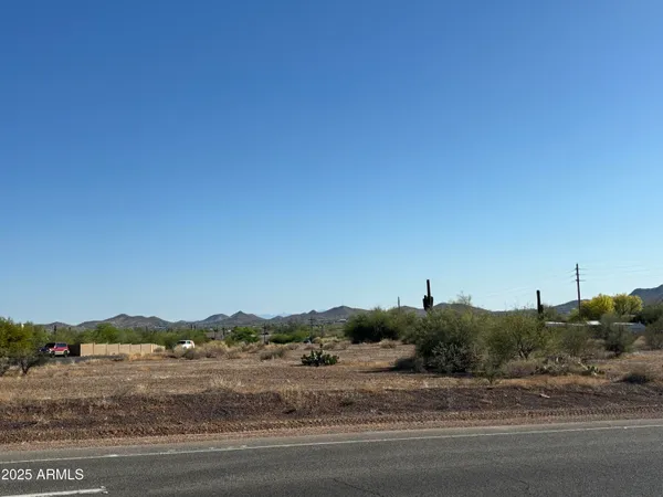 a view of a dry field