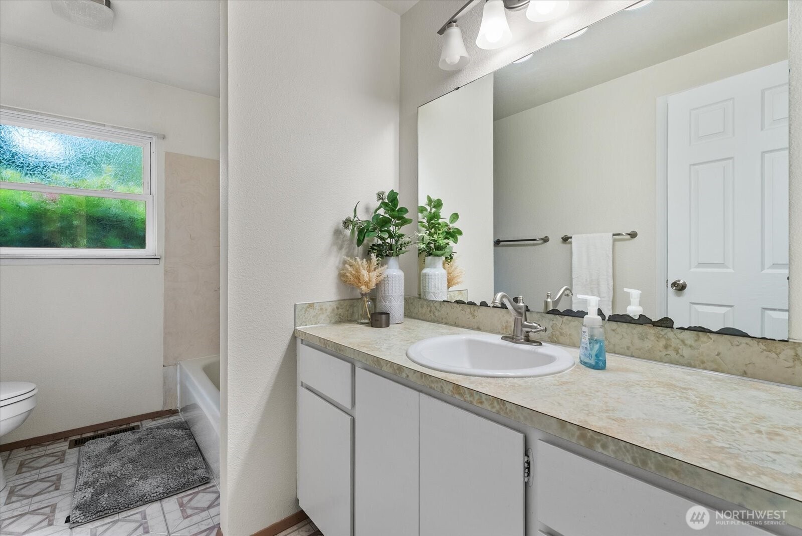 13116 Southeast 188th Street Renton, WA 98058 - Photo 14 of 34