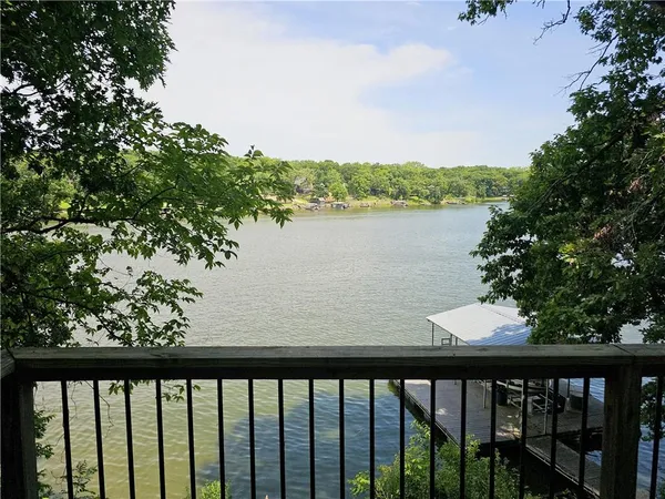$450,000 | 5058 Comanche Lane, McLouth, KS 66054