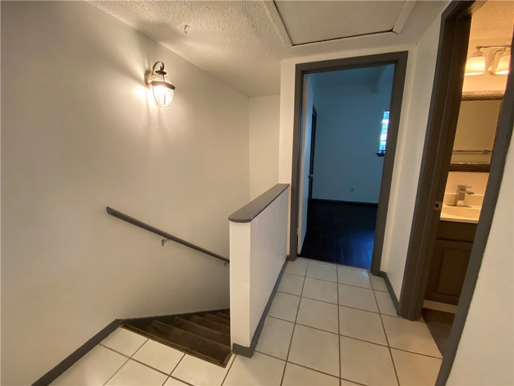 2413 Leon Street, Unit 102 Austin, TX 78705 - Photo 20 of 22 a view of an empty room and a hallway