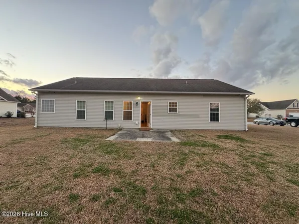 $2,000 | 106 Moonstone Court, Jacksonville, NC 28546