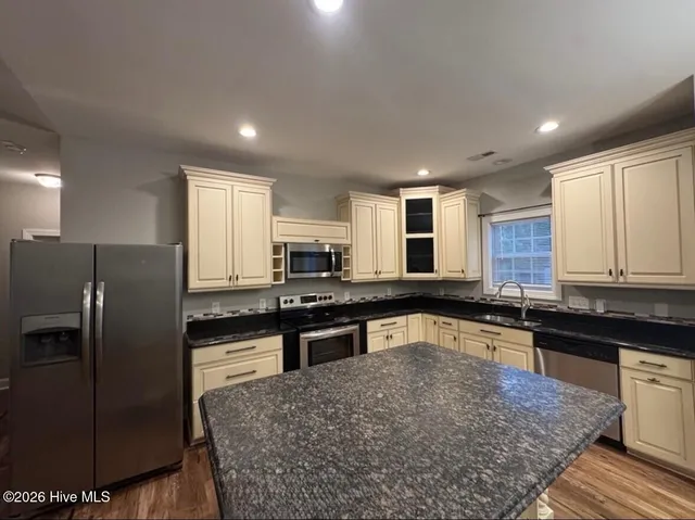 $2,000 | 106 Moonstone Court, Jacksonville, NC 28546