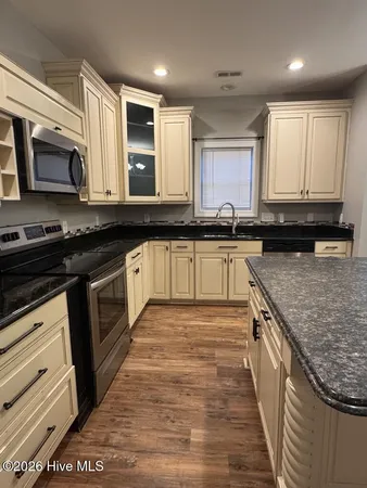 $2,000 | 106 Moonstone Court, Jacksonville, NC 28546