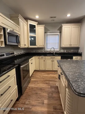 $2,000 | 106 Moonstone Court, Jacksonville, NC 28546