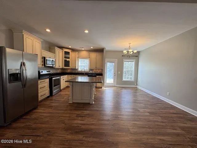 $2,000 | 106 Moonstone Court, Jacksonville, NC 28546