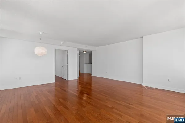 $3,700 | 4301 Park Avenue, Unit 6D, Union City, NJ 07087