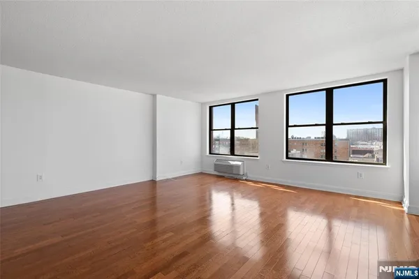 $3,700 | 4301 Park Avenue, Unit 6D, Union City, NJ 07087