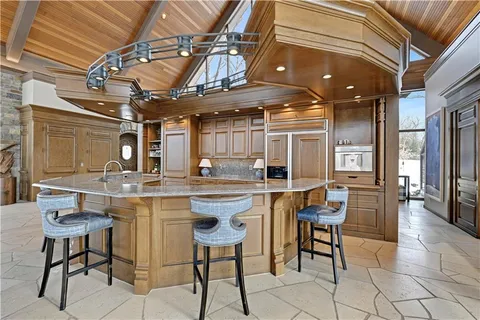 $4,500,000 | 16900 South Highland Ridge Drive, Loch Lloyd, MO 64012