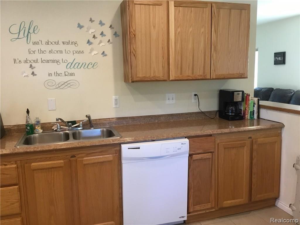 701 West Silver Lake Road Fenton, MI 48430 - Photo 13 of 29