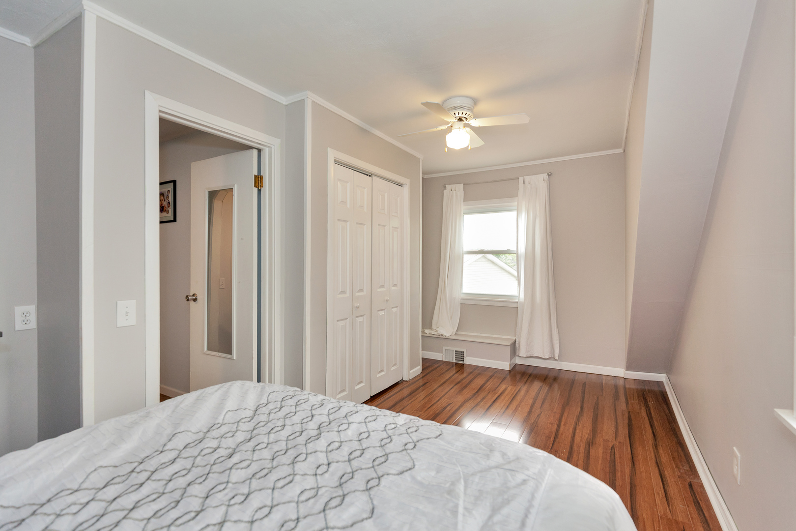118 Village Road Willowbrook, IL 60527 - Photo 12 of 18
