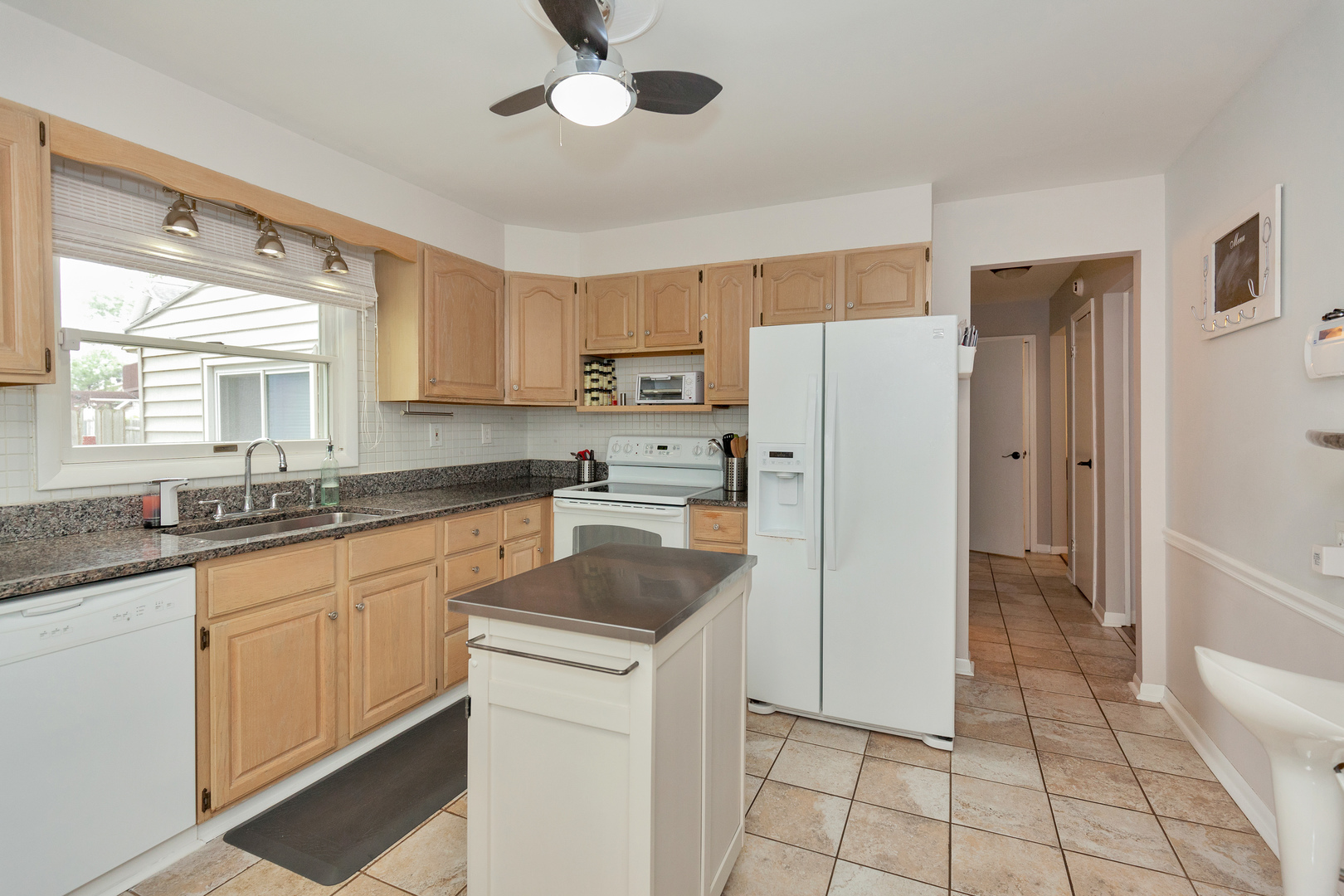118 Village Road Willowbrook, IL 60527 - Photo 4 of 18