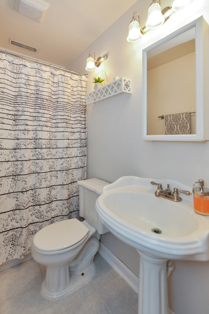 118 Village Road Willowbrook, IL 60527 - Photo 6 of 18