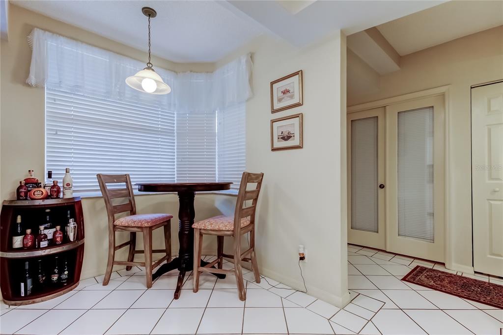 6205 Shoreline Drive, Unit 1304 Seminole, FL 33708 - Photo 14 of 57 a view of a livingroom with furniture and rug
