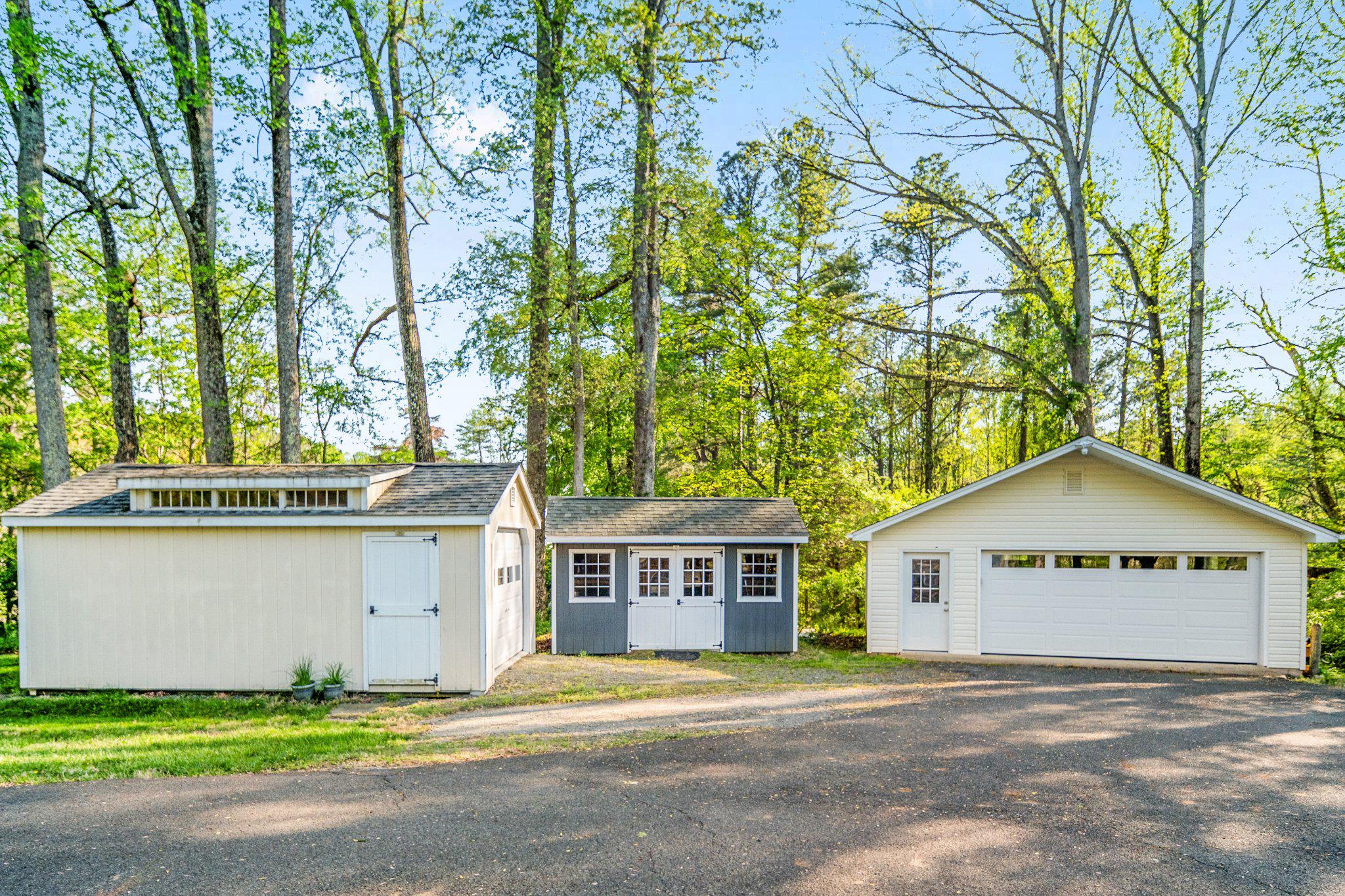 5699 Red Brick Road Warrenton, VA 20187 - Photo 12 of 35 Detached Garage