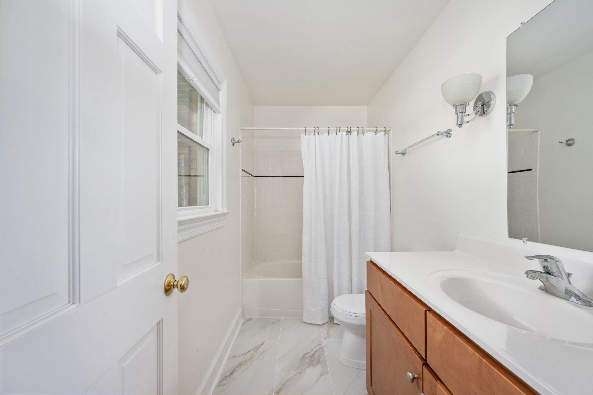 5699 Red Brick Road Warrenton, VA 20187 - Photo 27 of 35 2nd Master Suite Bath