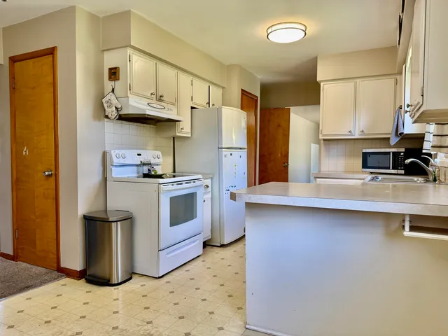 $183,000 | 1557 Ivy Lane, Manistee, MI 49660