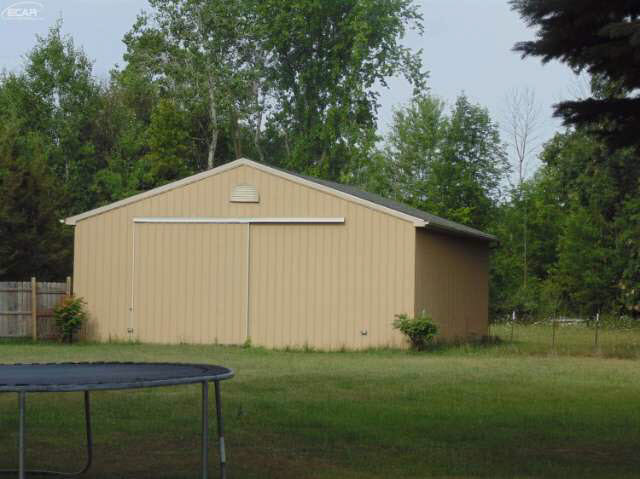 9257 Elms Road Clio, MI 48420 - Photo 32 of 38 21196308-31.JPG