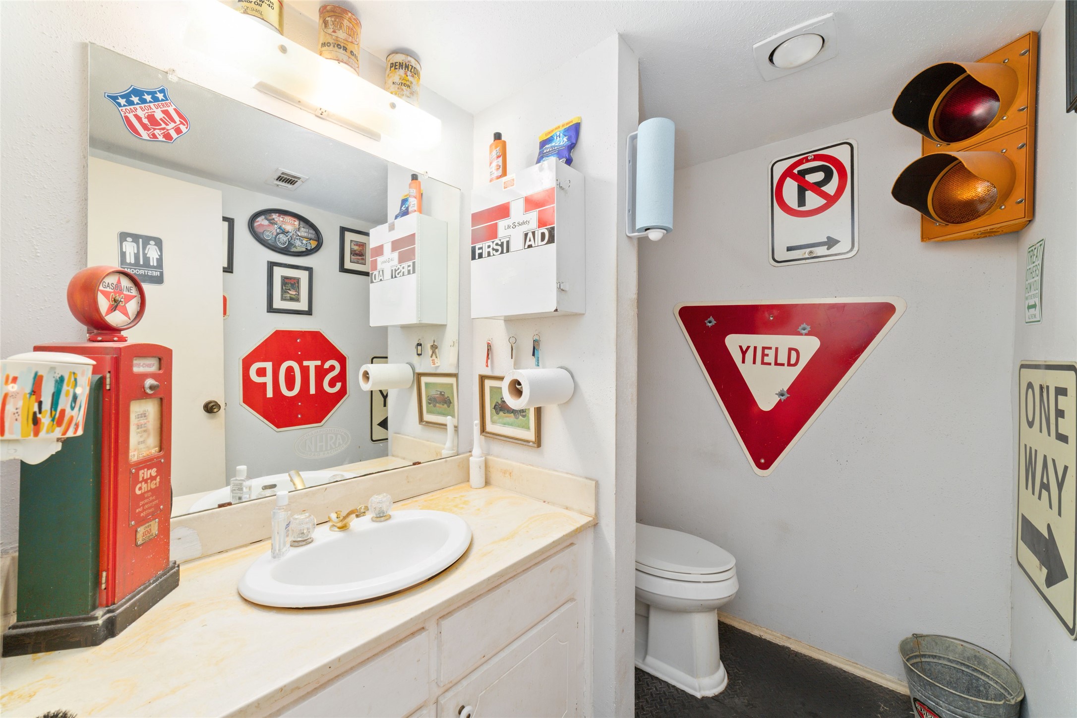 5800 Lumberdale Road, Unit 55 Houston, TX 77092 - Photo 10 of 34 a bathroom with a sink and a toilet