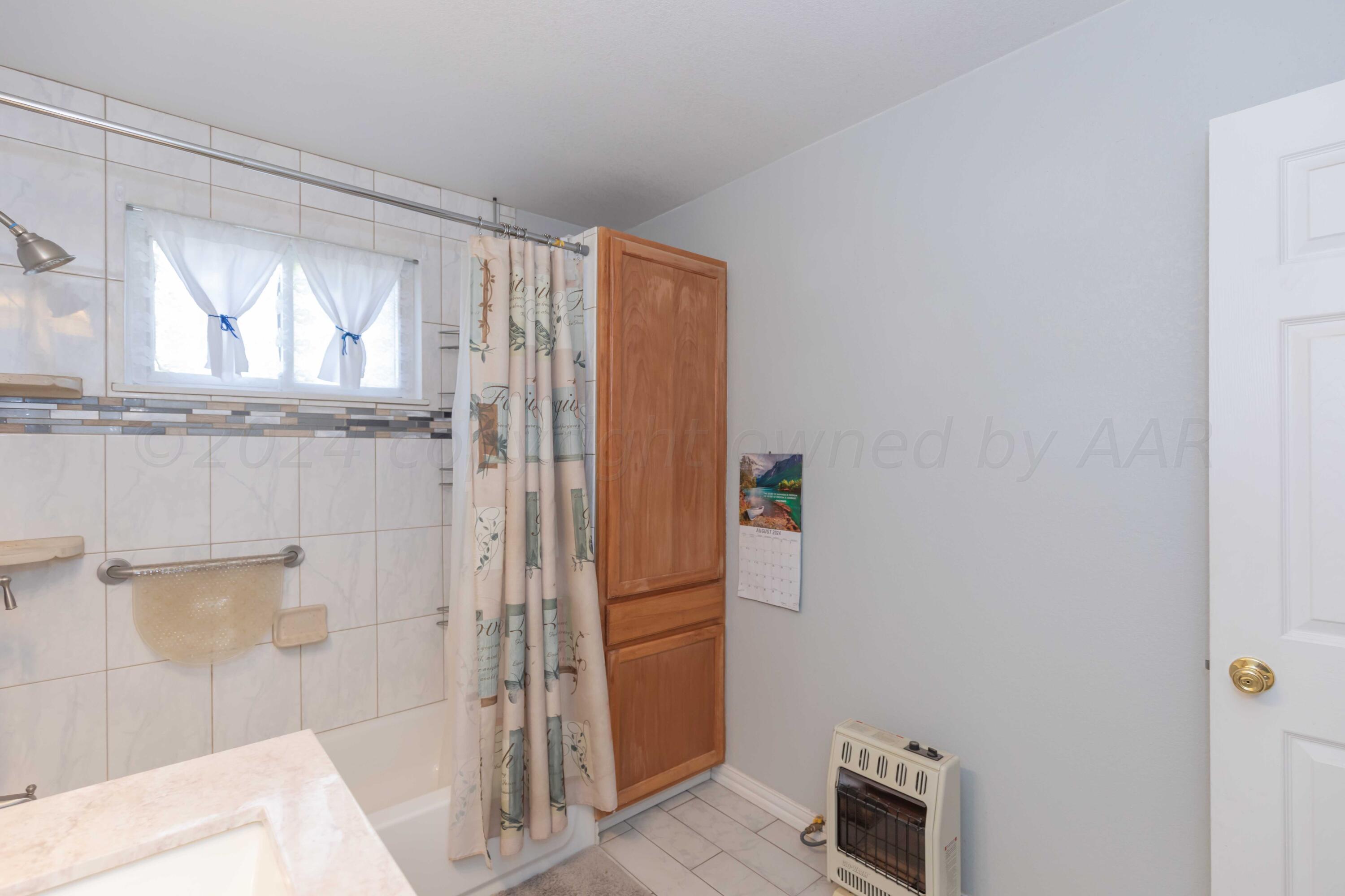504 East Service Road Washburn, TX 79019 - Photo 21 of 54 BATHROOM 2 VIEW 2