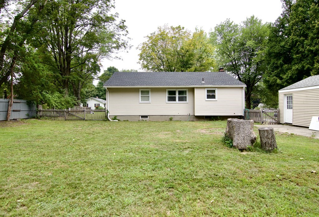37 Greaney Street Springfield, MA 01104 - Photo 6 of 40 a house view with a garden space