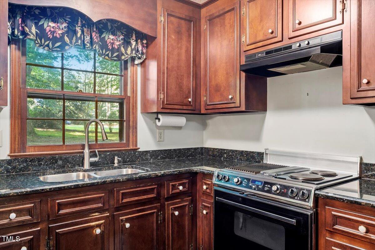 116 Cromwell Court Raleigh, NC 27614 - Photo 15 of 42 Gas Stove