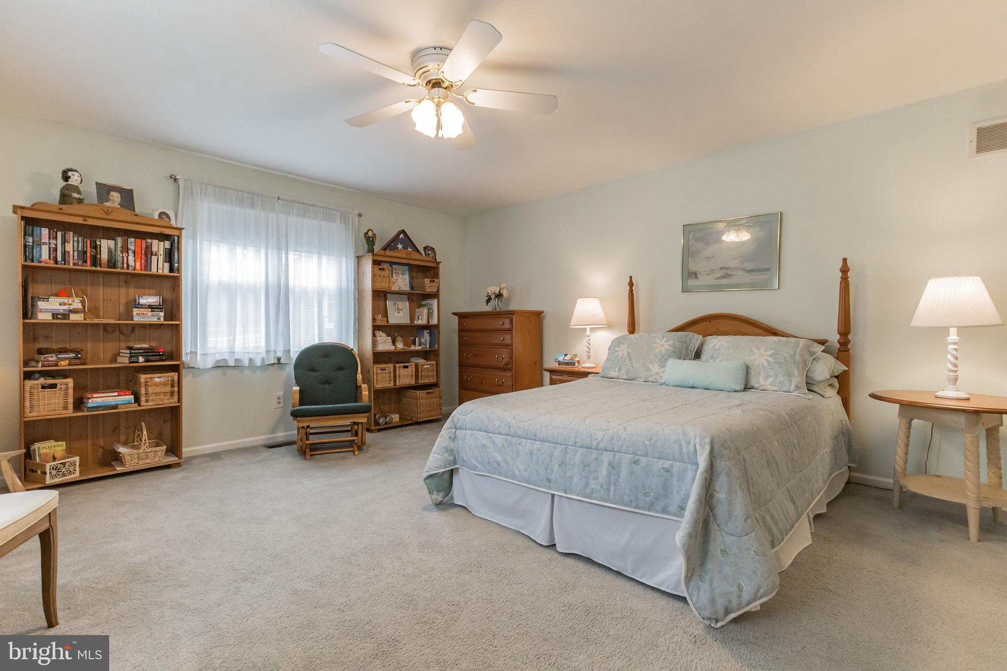 281 School Lane Springfield, PA 19064 - Photo 17 of 30 Large primary bedroom