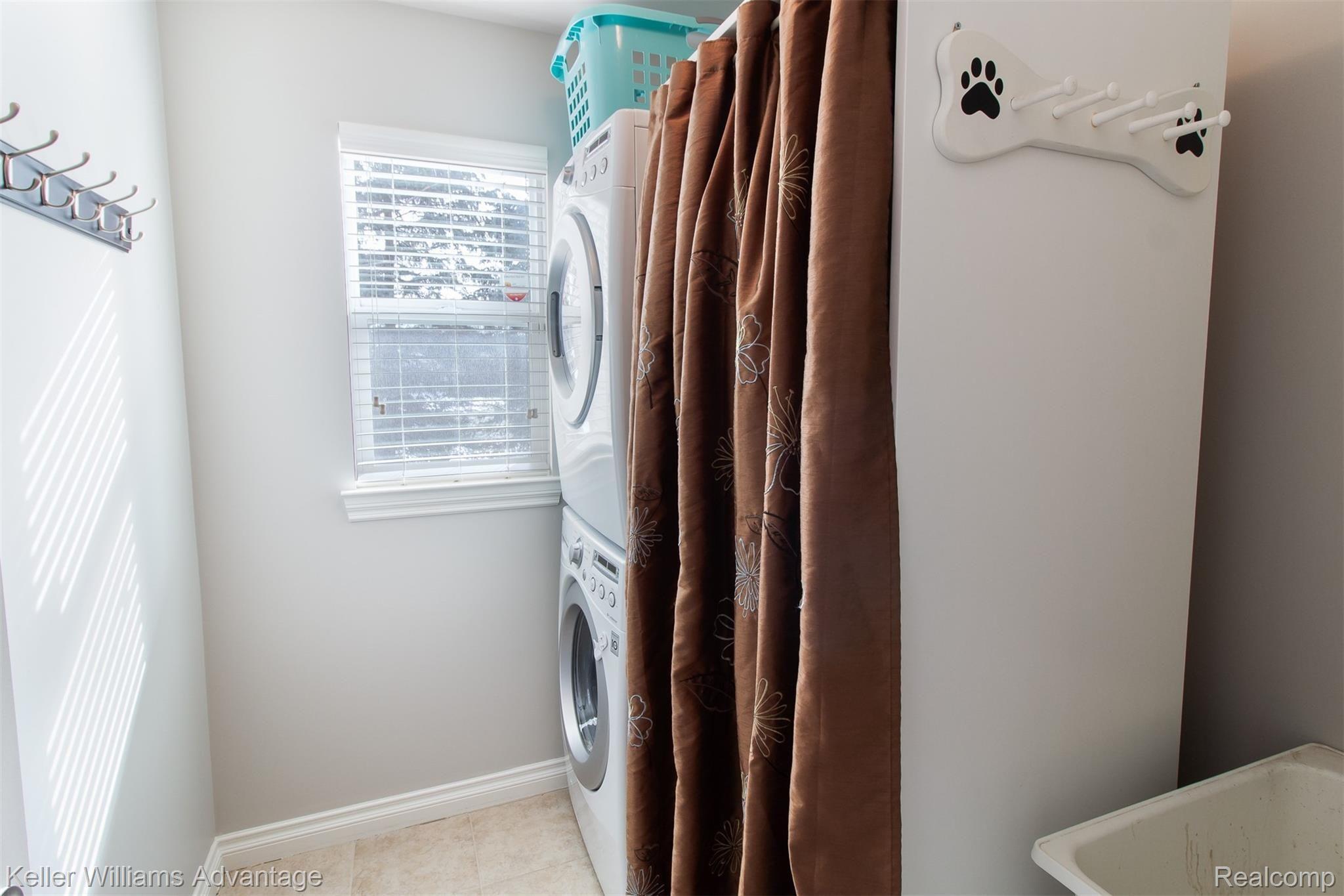 29447 Geraldine Road Farmington, MI 48336 - Photo 16 of 35 GeraldineRd_29447_Laundry.jpg