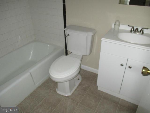 8002 Sandy Spring Road Laurel, MD 20707 - Photo 15 of 23 Bath